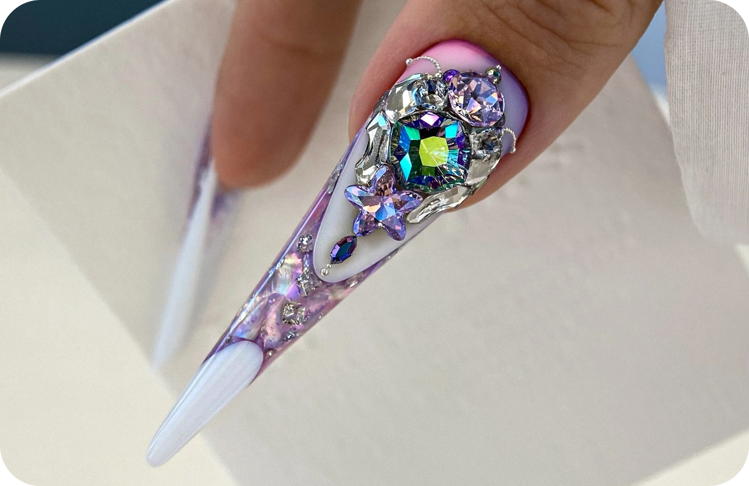 Инкрустация стразами Swarovski — пример работы 1